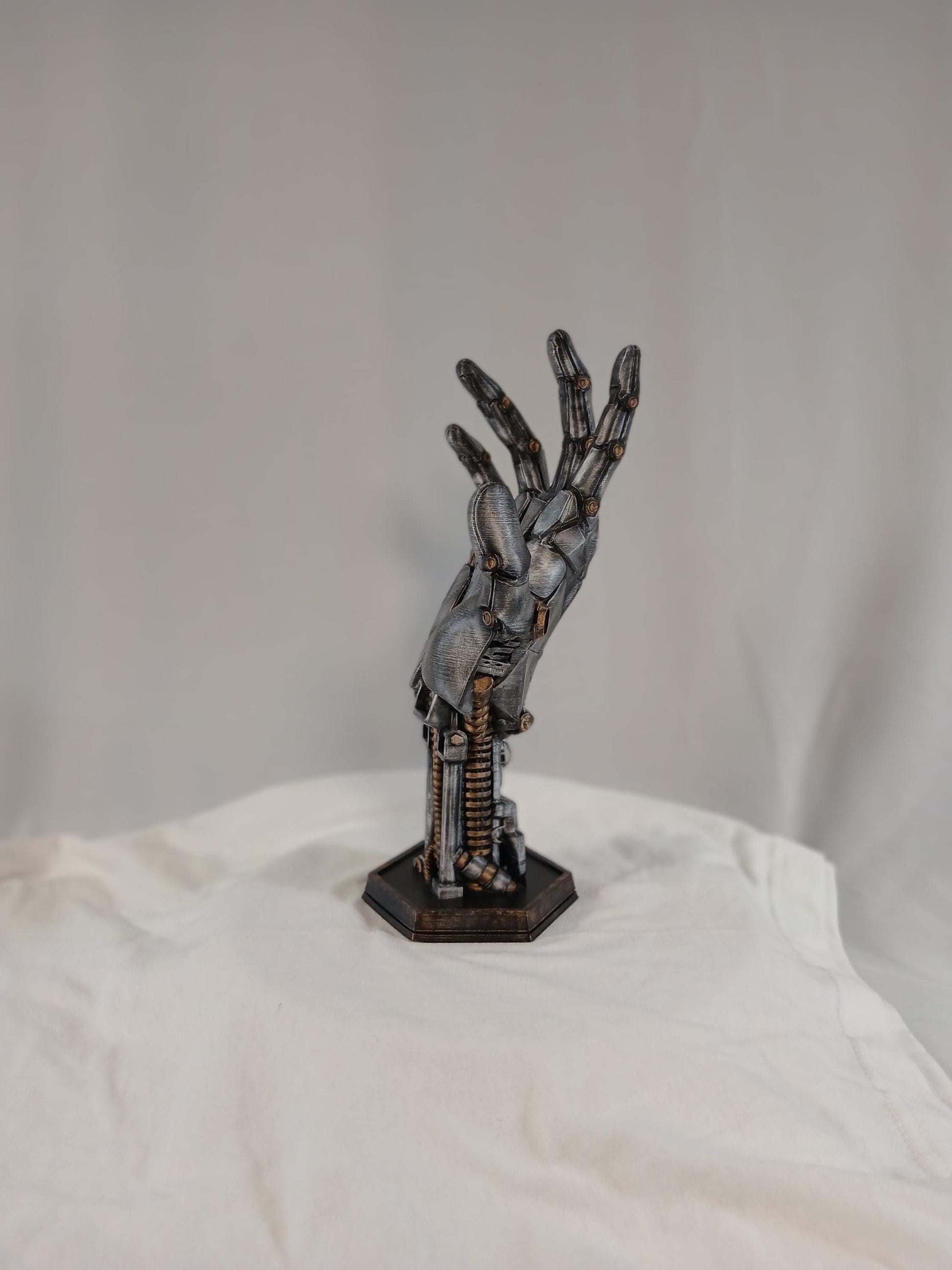 3D Printed Robot Hand Controller Holder: Sci-Fi Gamer Desk Display