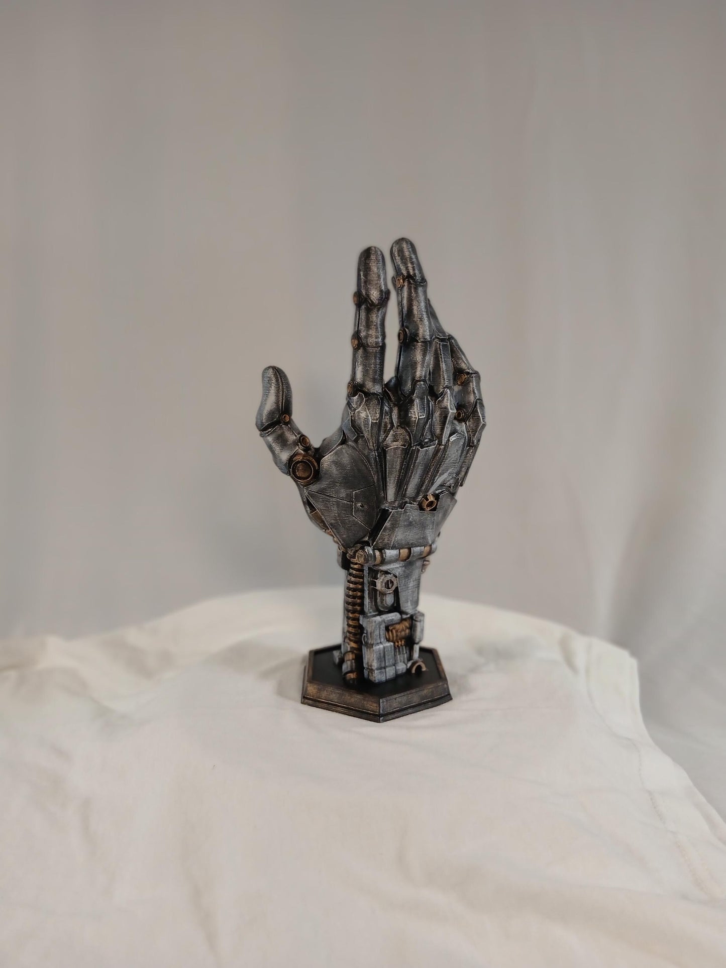 3D Printed Robot Hand Controller Holder: Sci-Fi Gamer Desk Display