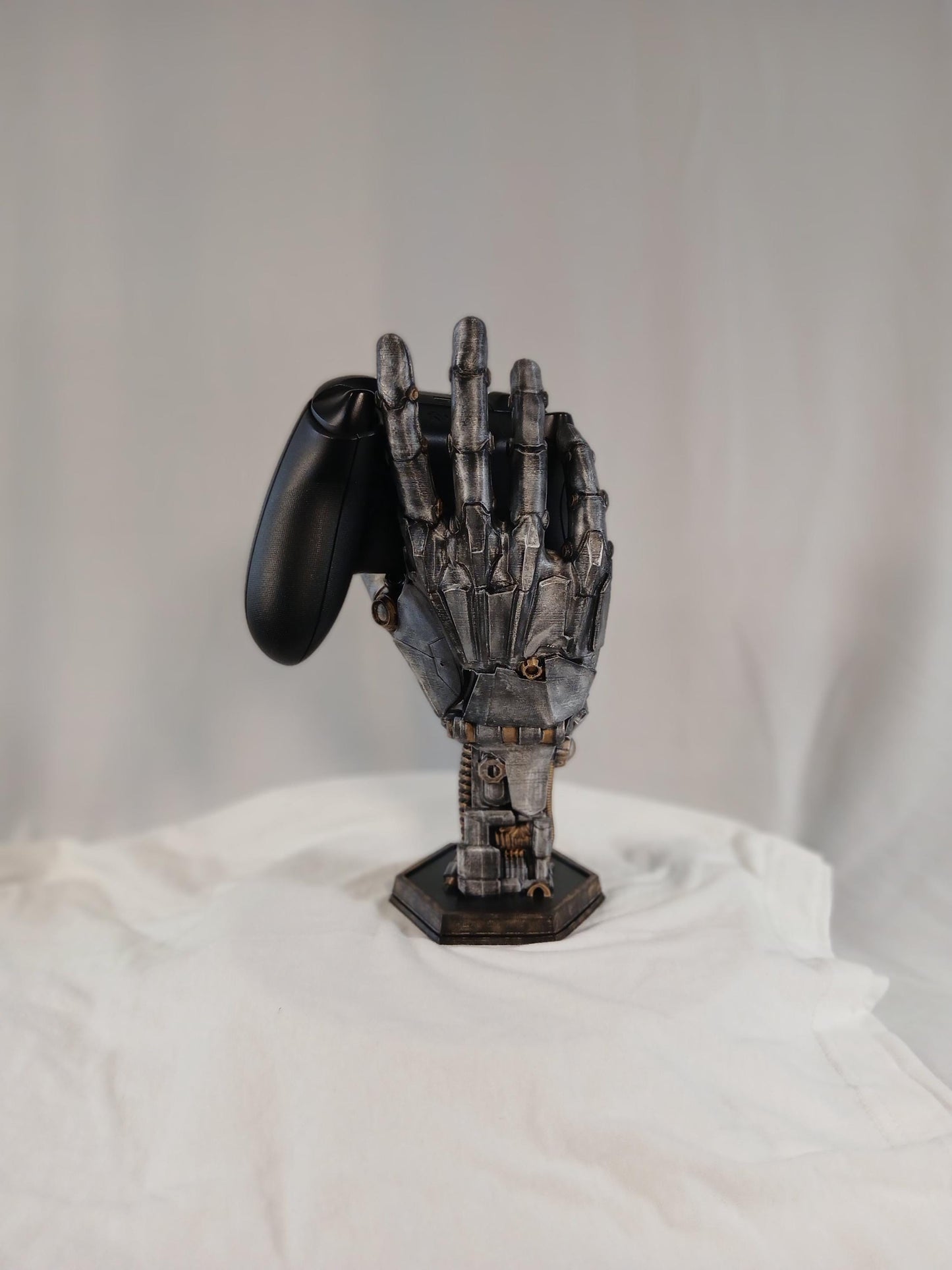 3D Printed Robot Hand Controller Holder: Sci-Fi Gamer Desk Display
