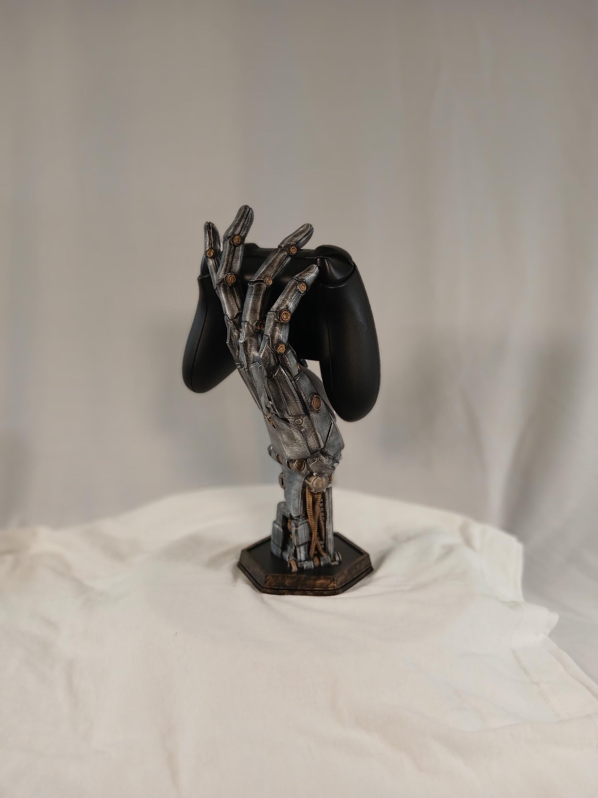 3D Printed Robot Hand Controller Holder: Sci-Fi Gamer Desk Display