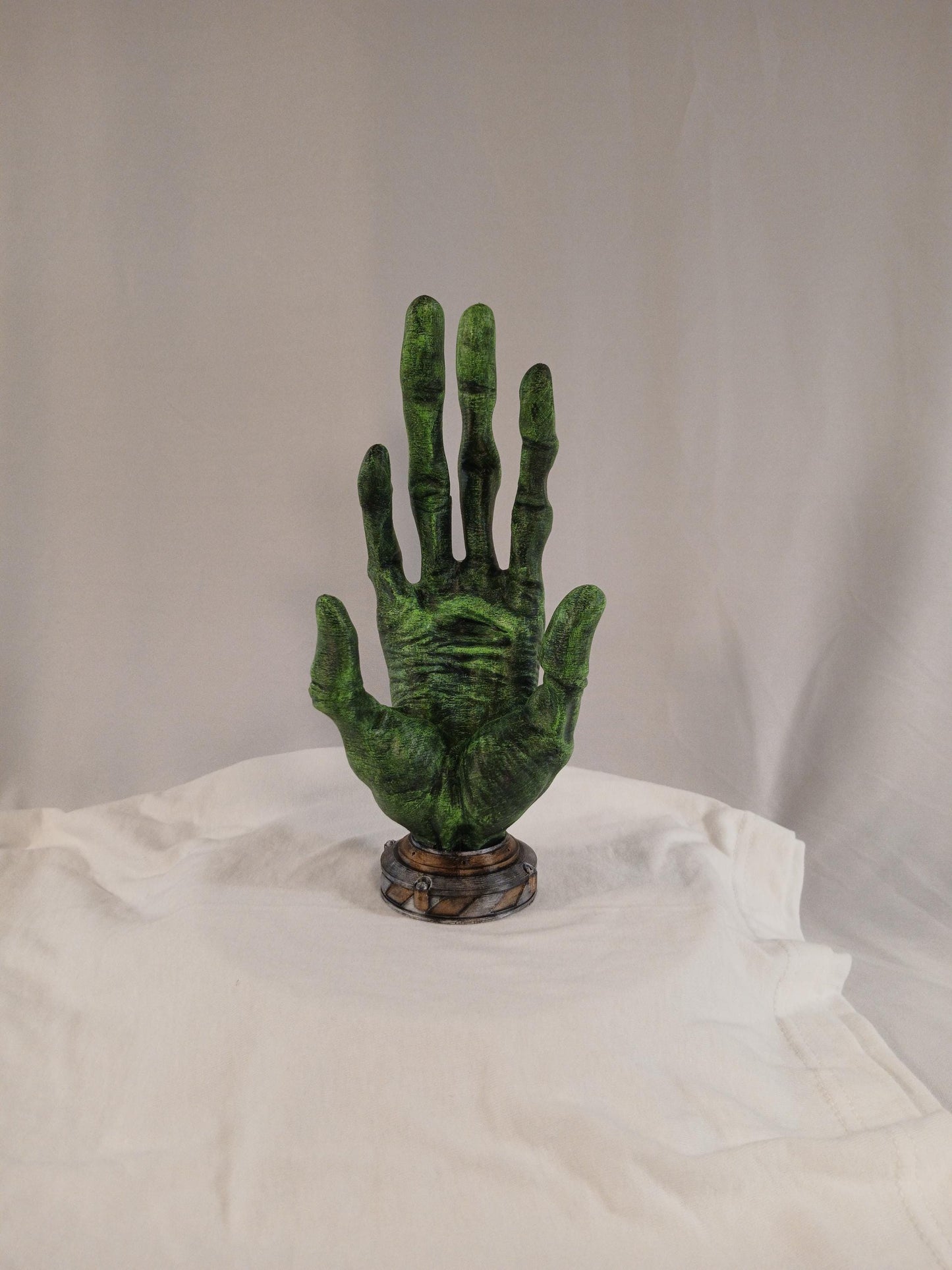 Alien Hand Controller Holder: 3D Printed Sci-Fi Gaming Stand