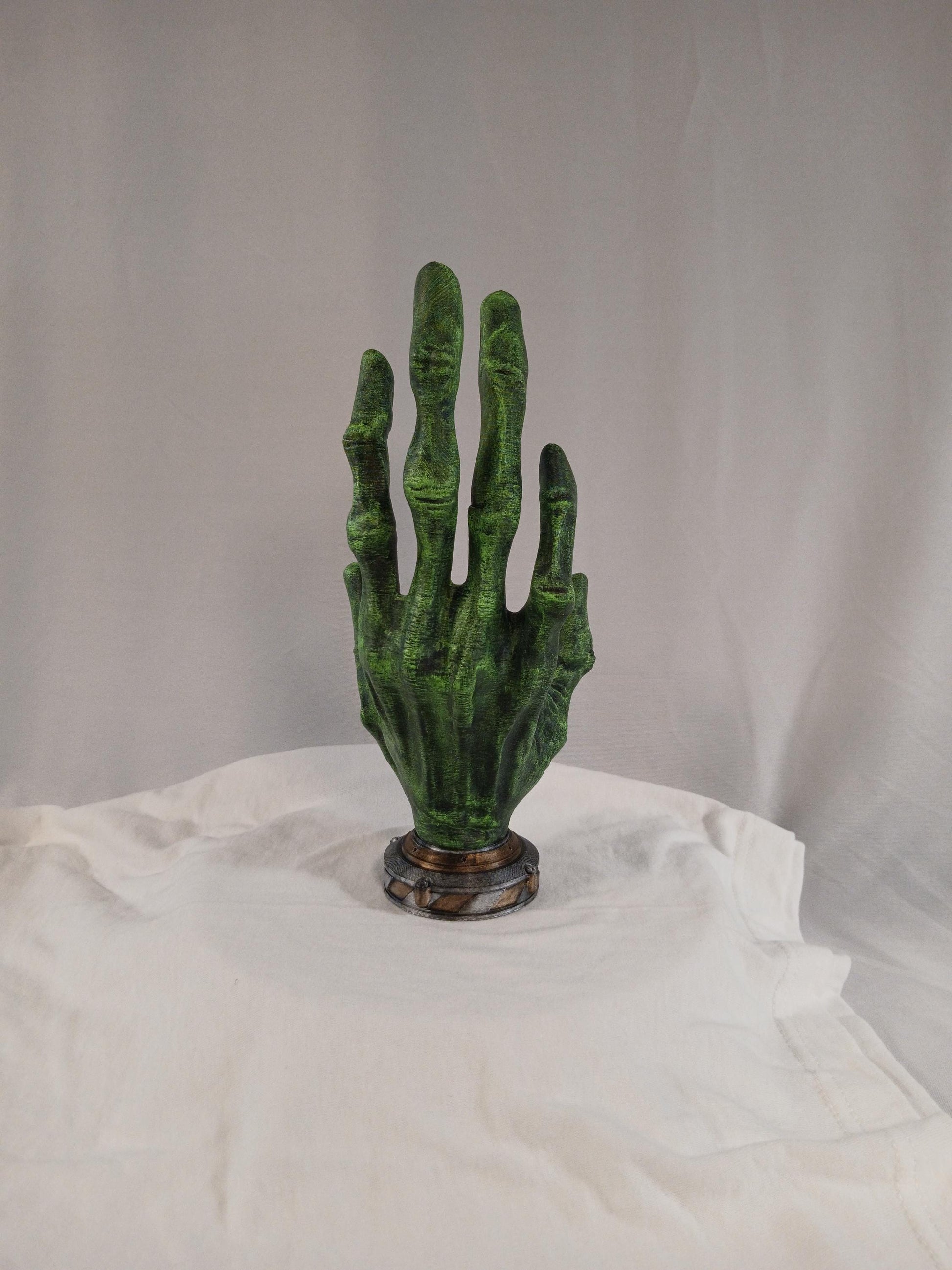 Alien Hand Controller Holder: 3D Printed Sci-Fi Gaming Stand
