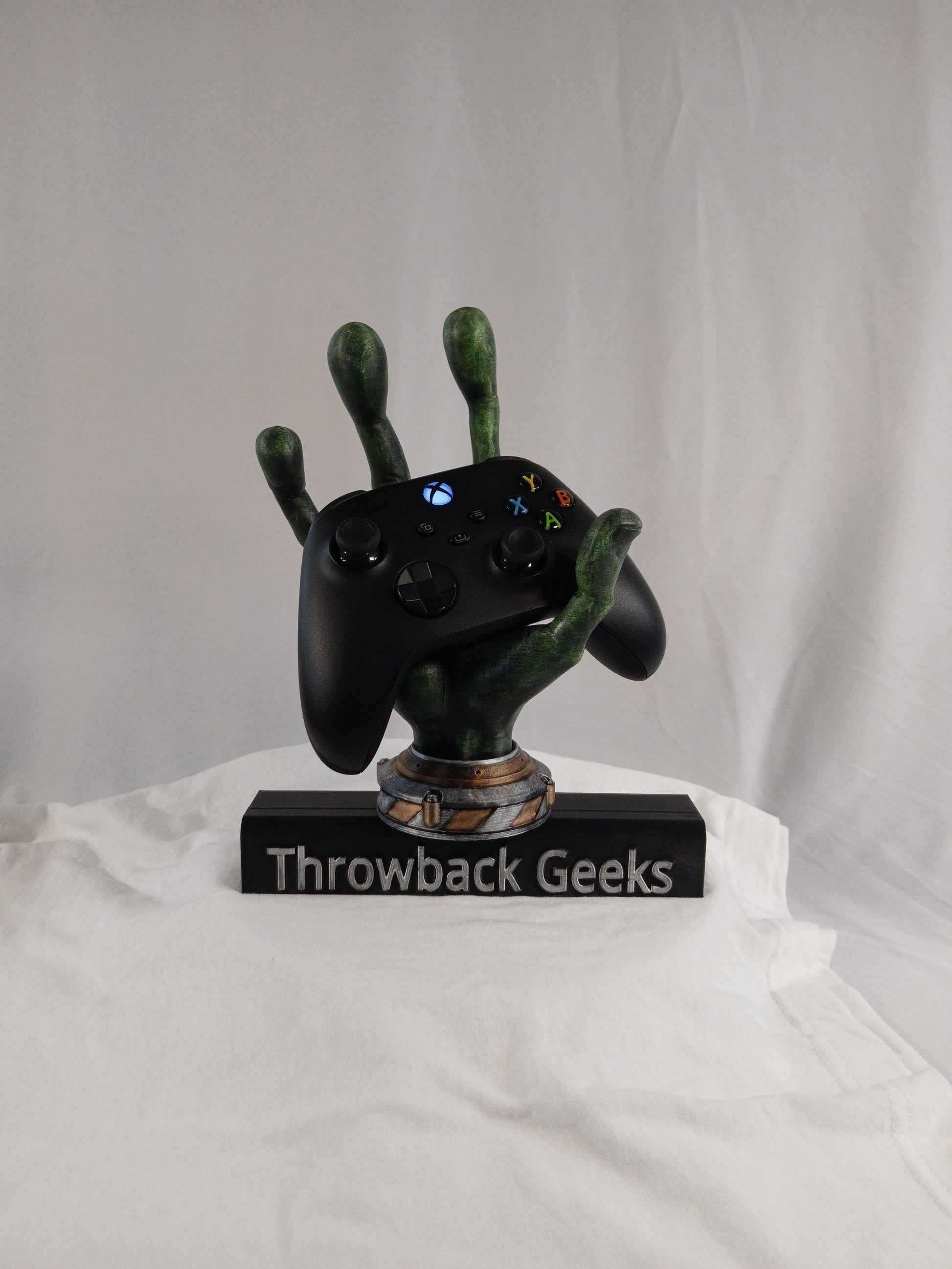 Futuristic Alien Hand Controller Holder for Gamers: 3D Printed Stand