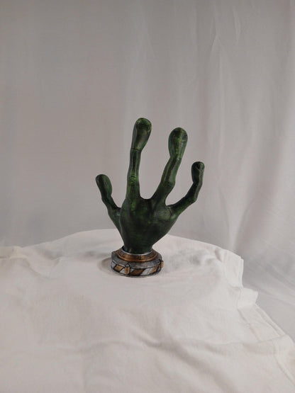 Futuristic Alien Hand Controller Holder for Gamers: 3D Printed Stand