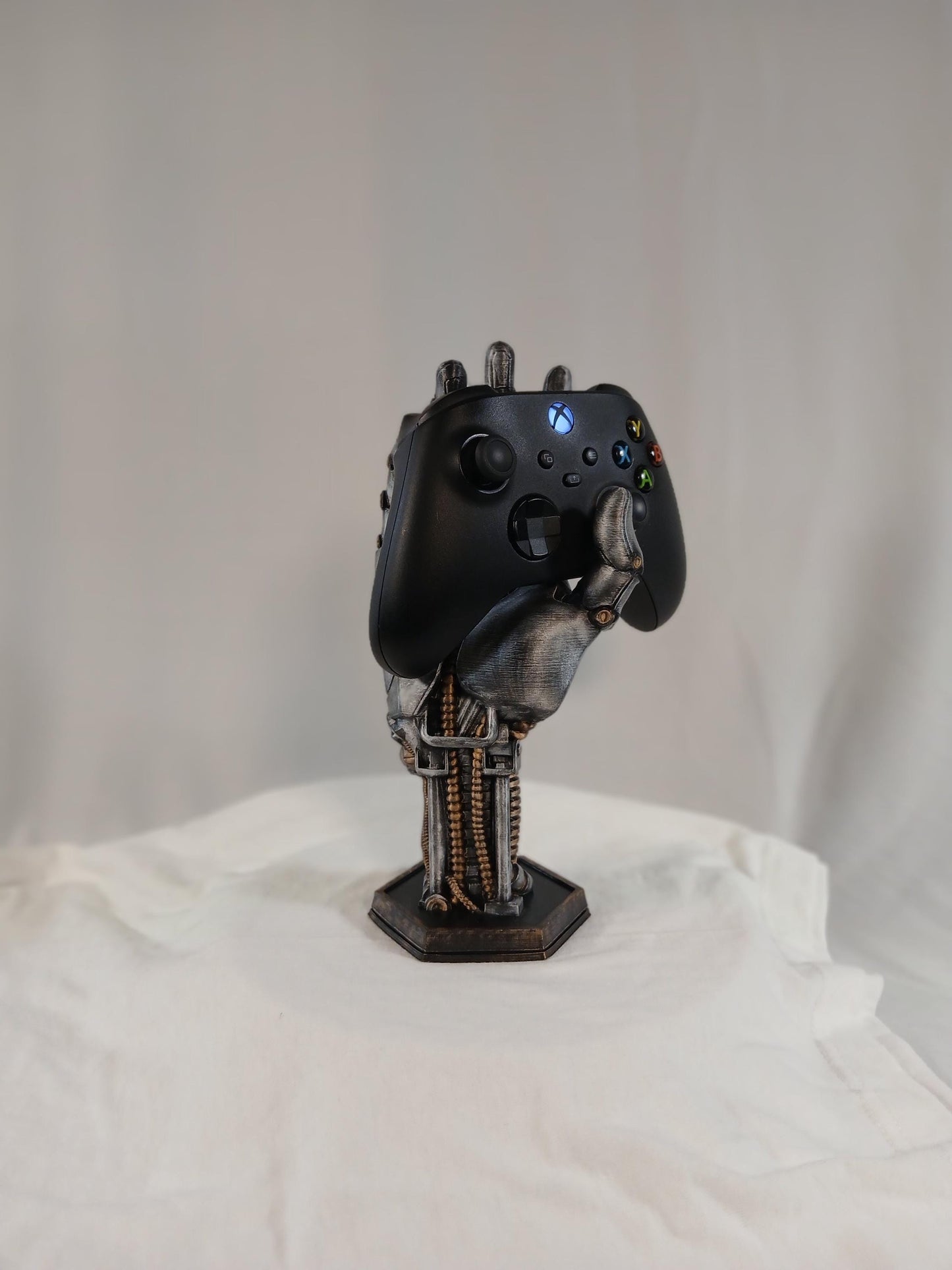 3D Printed Robot Hand Controller Holder: Sci-Fi Gamer Desk Display