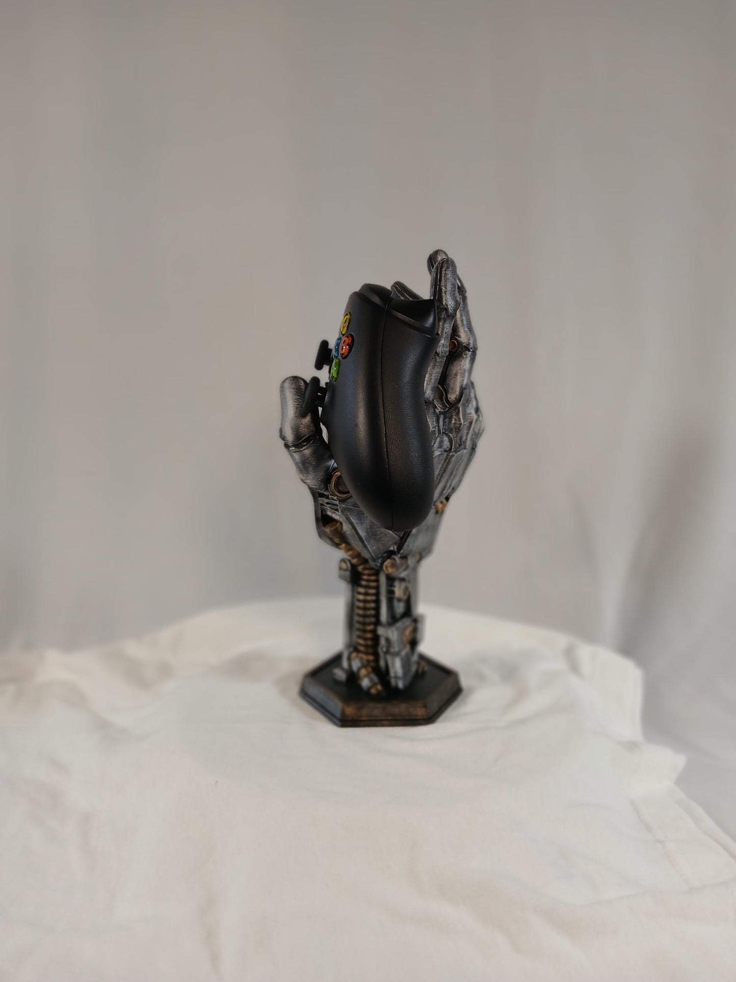 3D Printed Robot Hand Controller Holder: Sci-Fi Gamer Desk Display