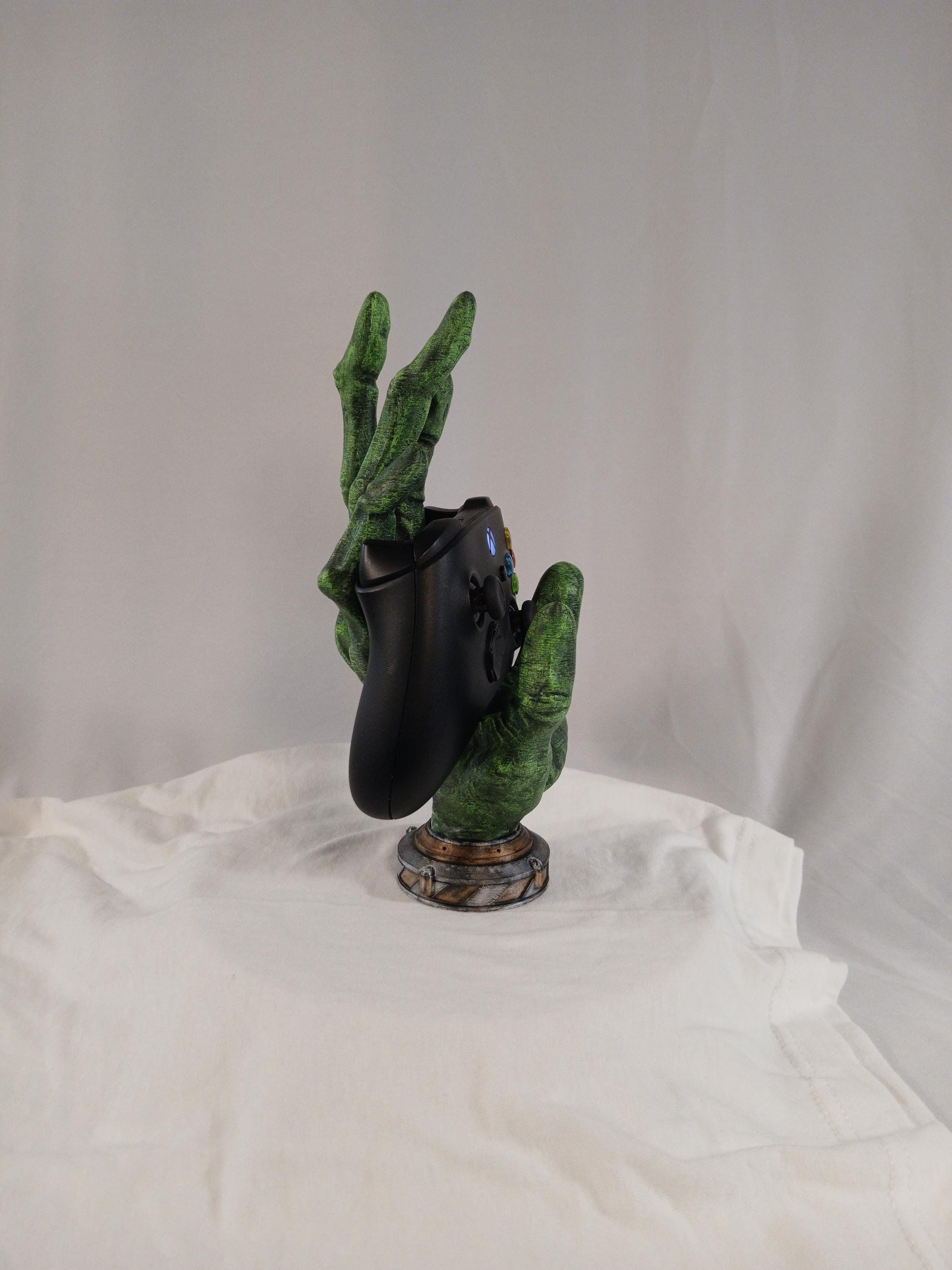 Alien Hand Controller Holder: 3D Printed Sci-Fi Gaming Stand
