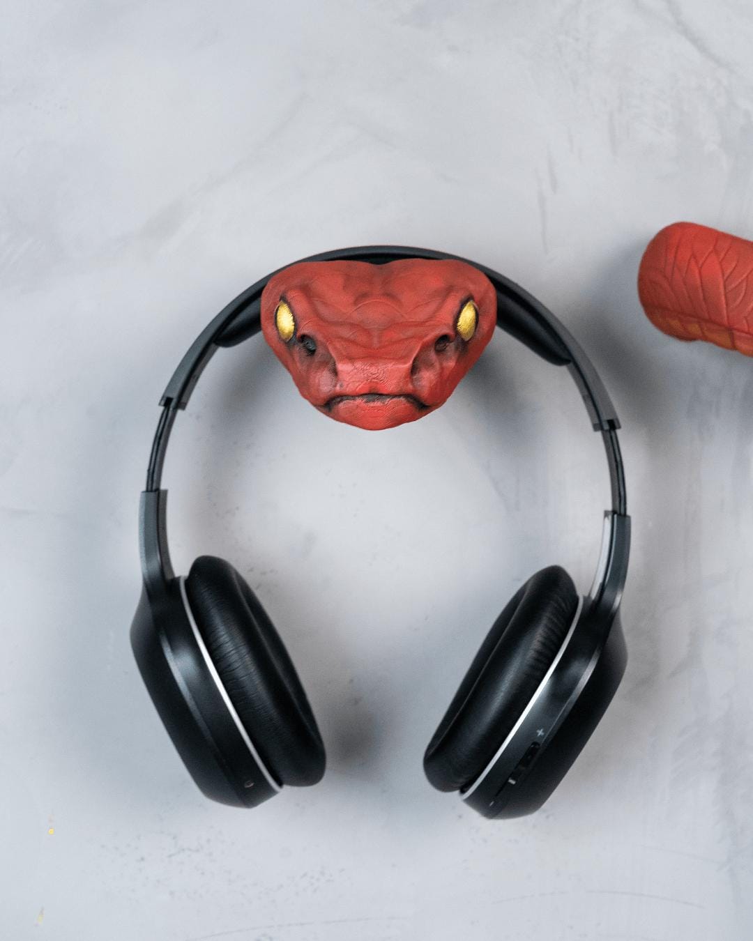 Silent Slither Anaconda Wall Controller & Headset Holder | Snake Gaming Wall Mount